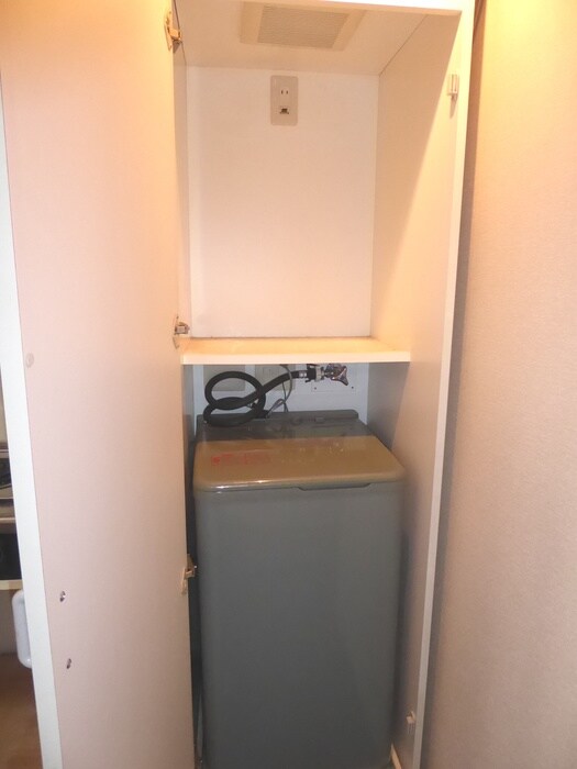 物件内観写真14　(洗濯機置場)