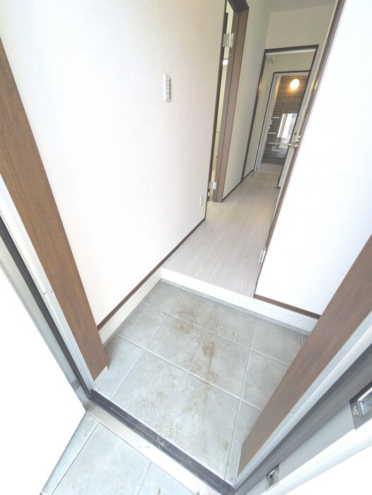 物件内観写真7　(玄関)