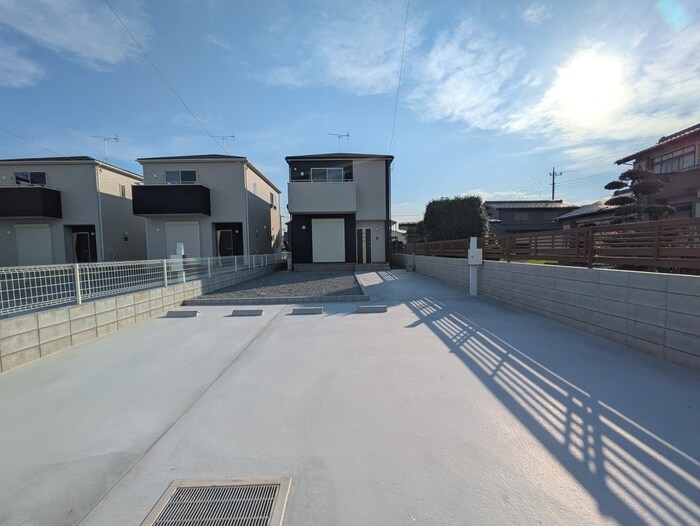 物件外観写真3　(駐車場)