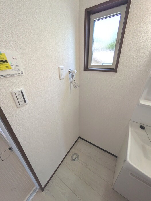 物件内観写真15　(洗濯機置場)