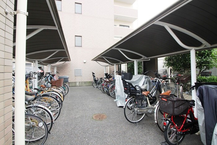 物件外観写真4　(駐輪場)