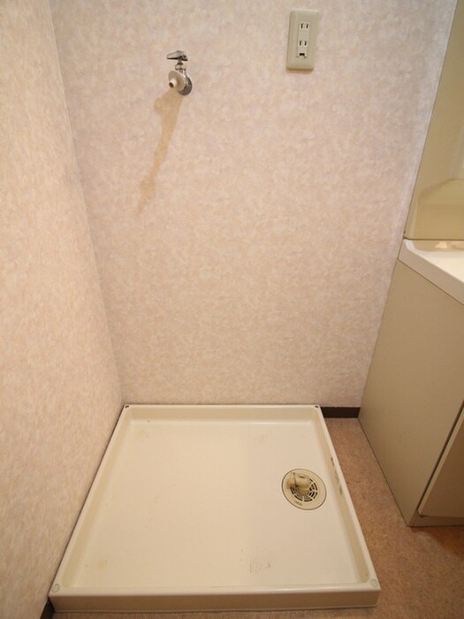 物件内観写真18　(洗濯機置場)