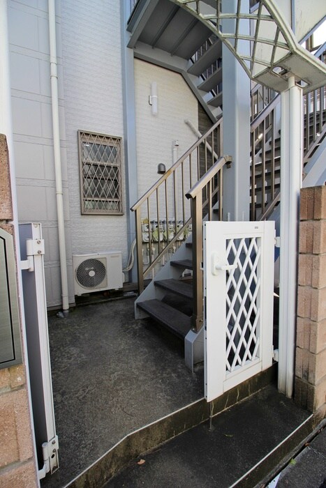 物件外観写真3　(エントランス部分)