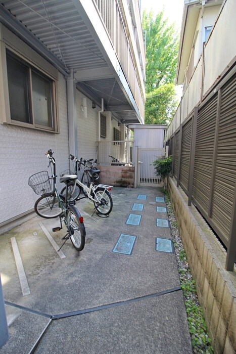 物件外観写真4　(駐輪場)
