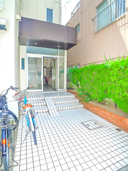 物件外観写真3　(エントランス部分)