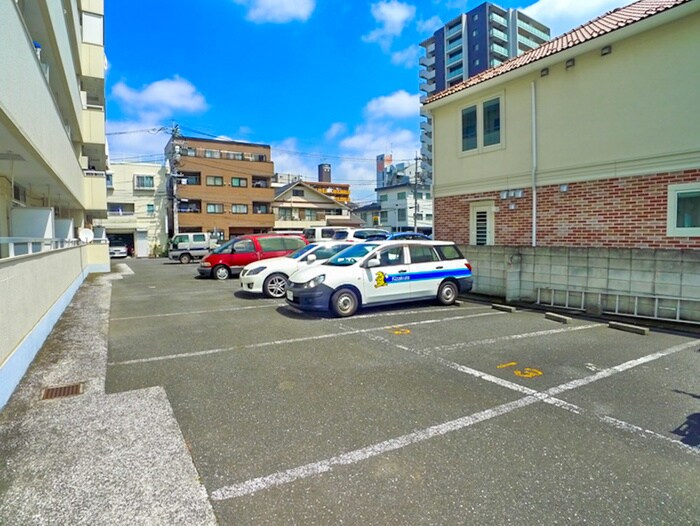 物件外観写真4　(駐車場)