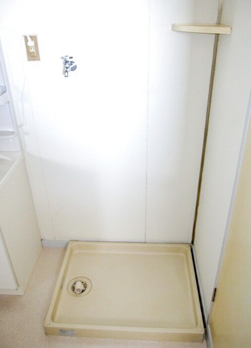 物件内観写真11　(洗濯機置場)