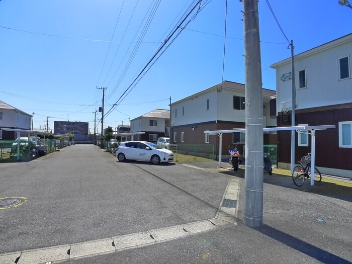 物件外観写真3　(駐車場)