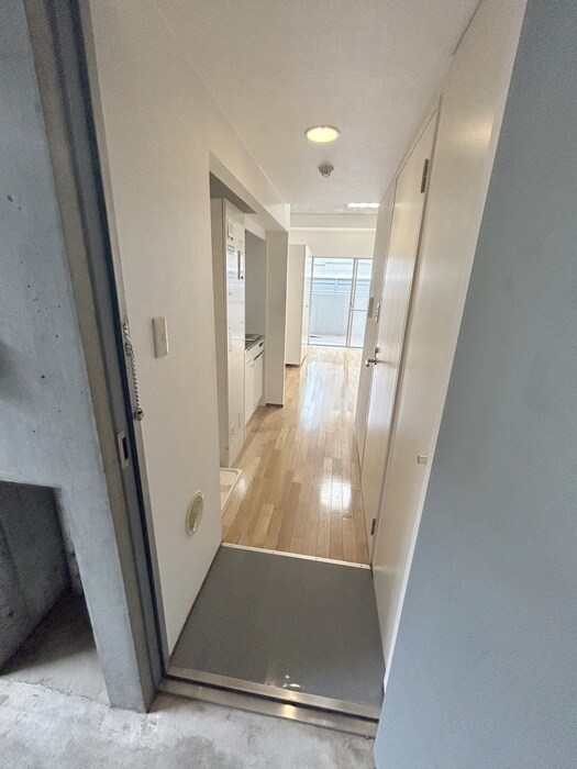 物件内観写真16　(玄関)