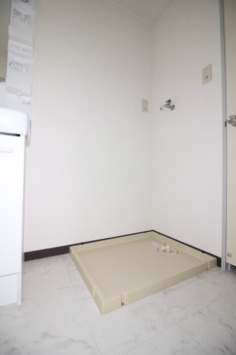 物件内観写真9　(洗濯機置場)