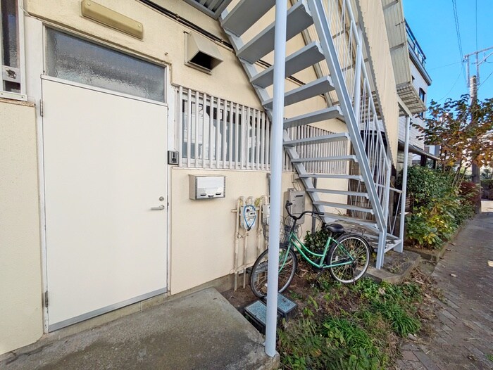 物件外観写真3　(エントランス部分)