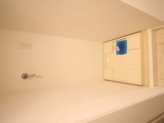 物件内観写真11　(洗濯機置場)