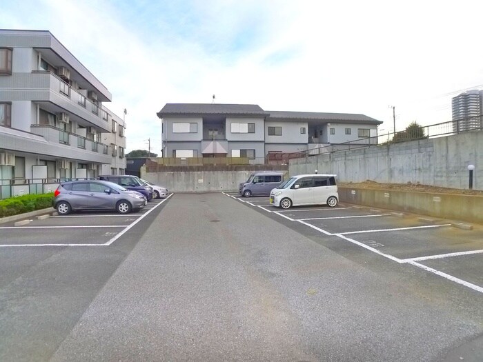 物件外観写真2　(駐車場)