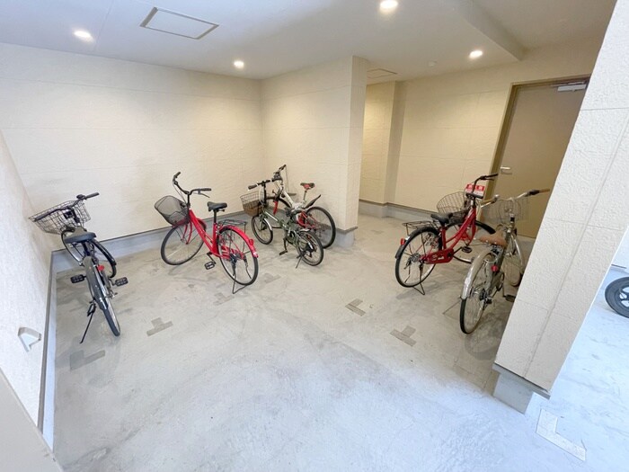 物件外観写真2　(駐輪場)