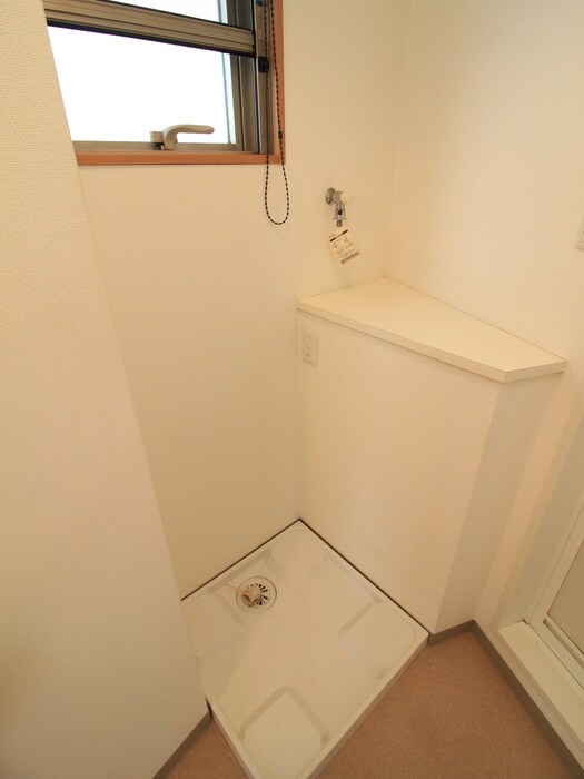 物件内観写真14　(洗濯機置場)