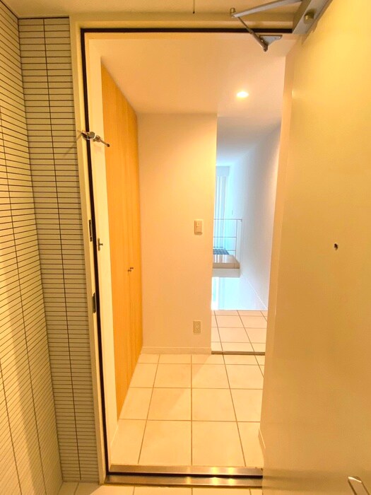 物件内観写真18　(玄関)