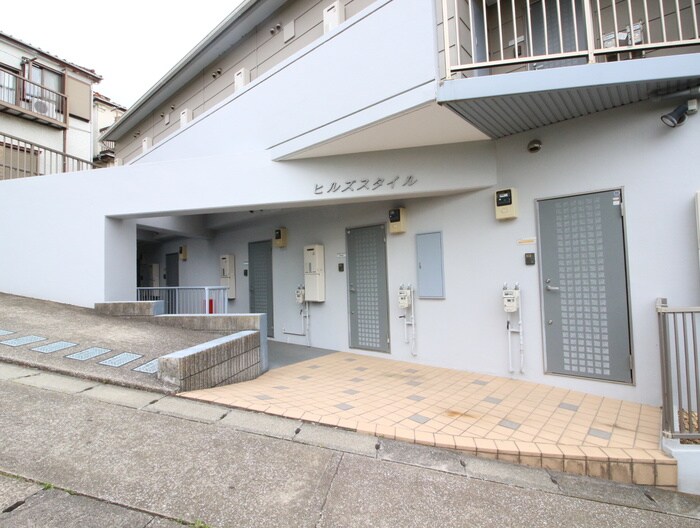 物件外観写真2　(エントランス部分)