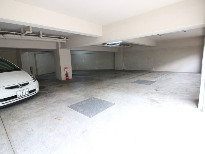 物件外観写真3　(駐車場)