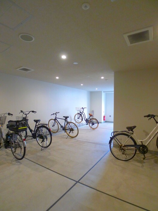 物件外観写真3　(駐輪場)