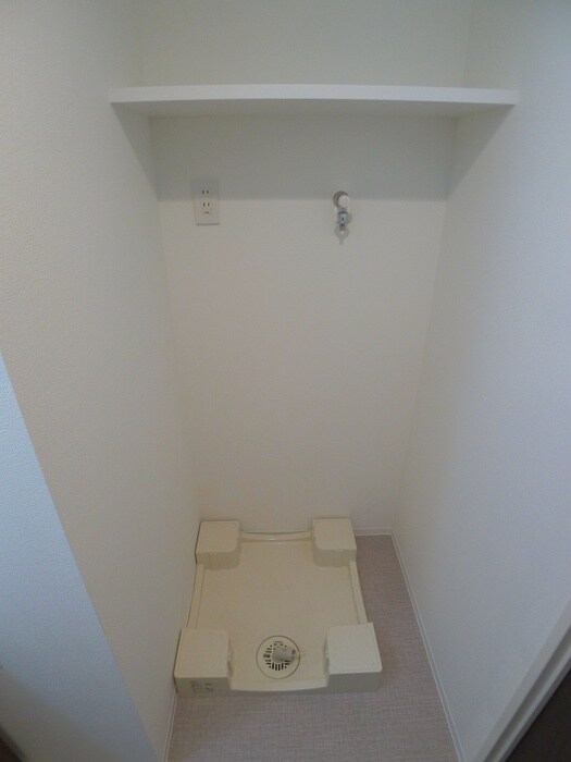 物件内観写真12　(洗濯機置場)