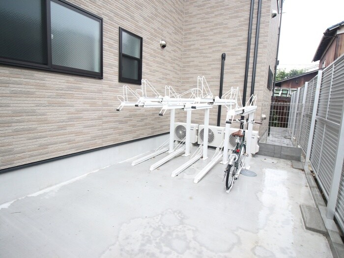 物件外観写真3　(駐輪場)