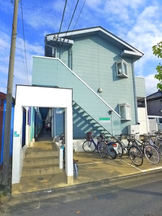 物件外観写真2　(エントランス部分)