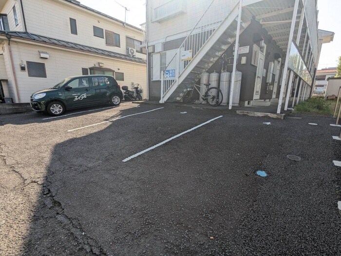 物件外観写真3　(駐車場)