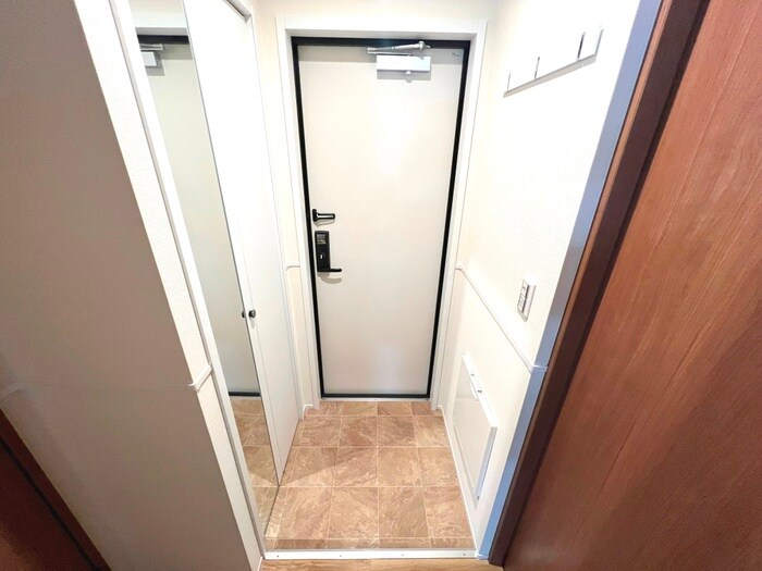 物件内観写真16　(玄関)