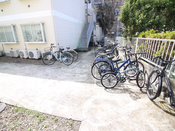 物件外観写真6　(駐輪場)