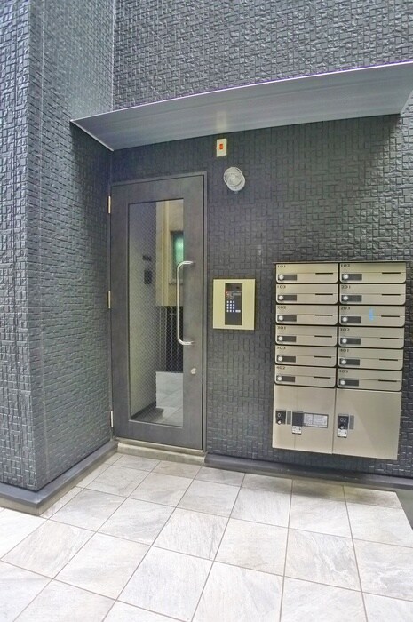 物件外観写真4　(エントランス部分)