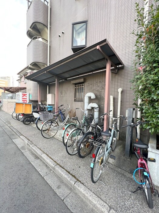 物件外観写真4　(駐輪場)