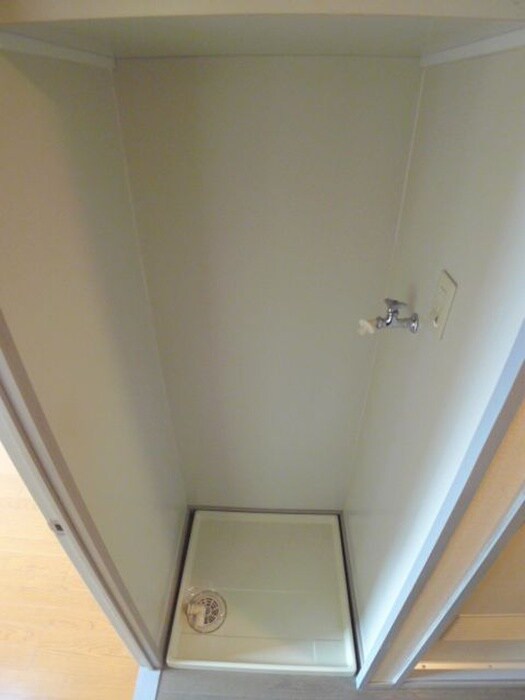 物件内観写真12　(洗濯機置場)