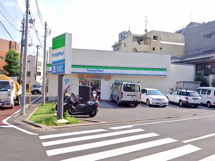 ファミリーマート下馬駒沢通り店