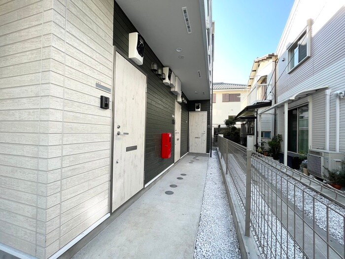 物件外観写真4　(エントランス部分)