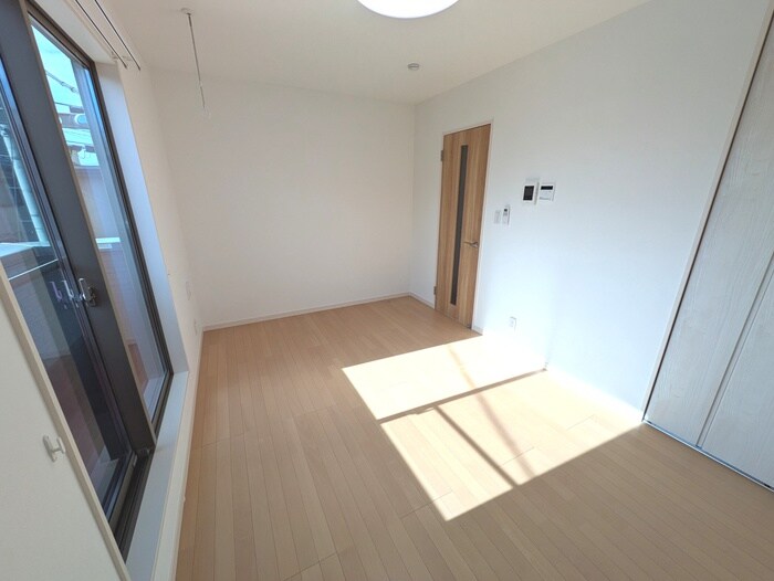 物件内観写真7　(室内からの展望)