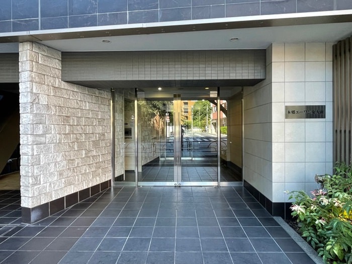 物件外観写真3　(エントランス部分)