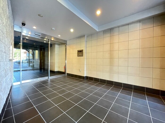 物件外観写真4　(エントランス部分)