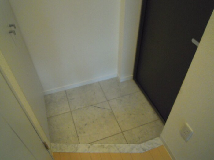 物件内観写真16　(玄関)