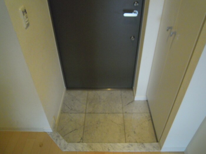 物件内観写真16　(玄関)