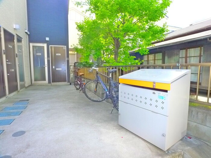 物件外観写真3　(エントランス部分)