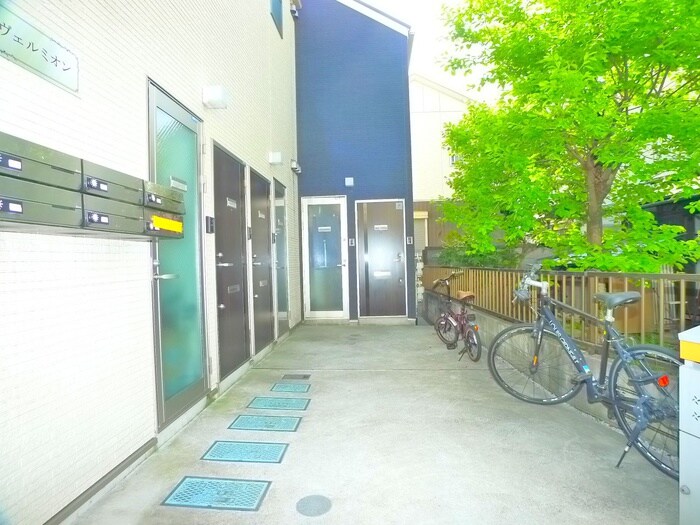 物件外観写真4　(駐輪場)