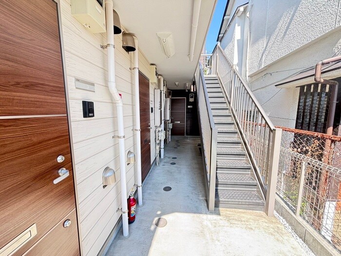 物件外観写真2　(エントランス部分)