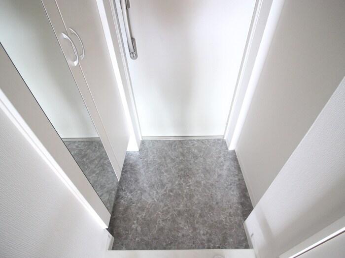 物件内観写真16　(玄関)