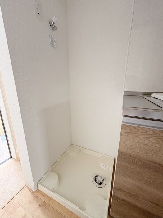 物件内観写真15　(洗濯機置場)