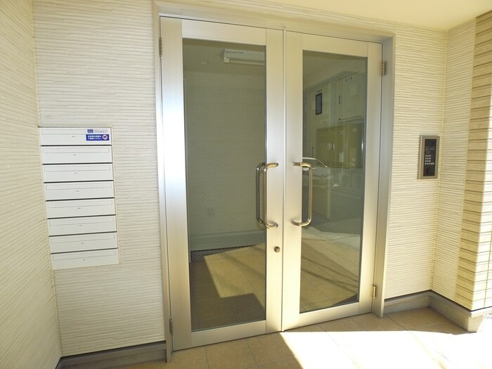 物件外観写真4　(エントランス部分)