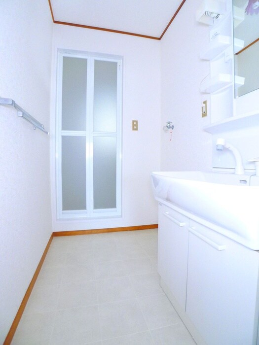 物件内観写真12　(洗濯機置場)