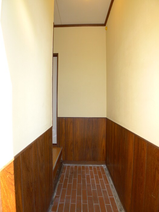 物件内観写真4　(玄関)