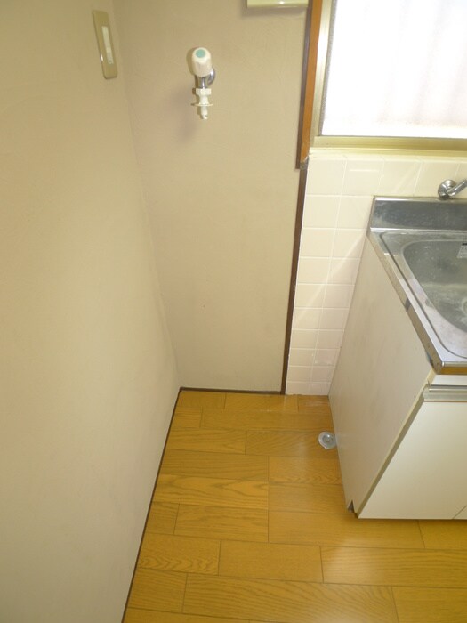 物件内観写真6　(洗濯機置場)