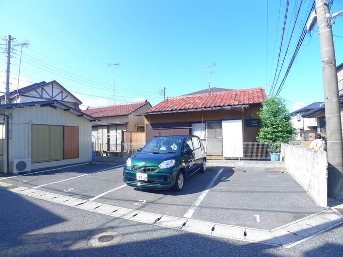 物件外観写真3　(駐車場)