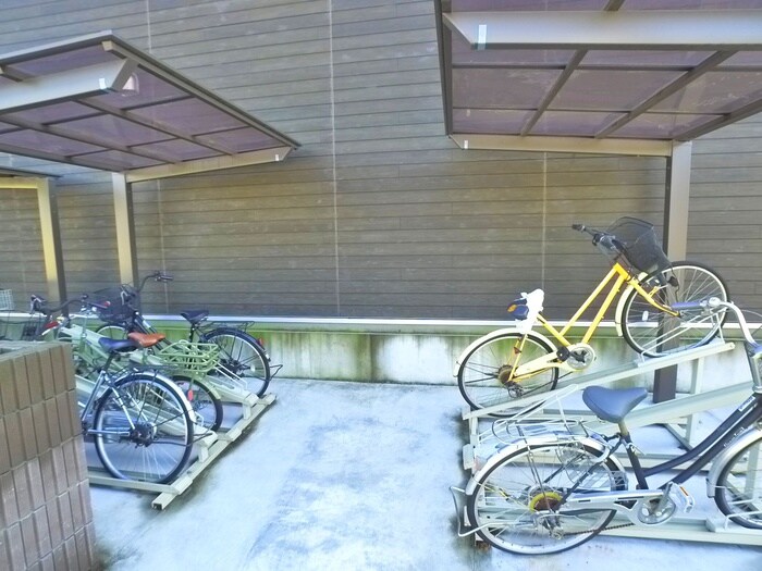 物件外観写真3　(駐輪場)
